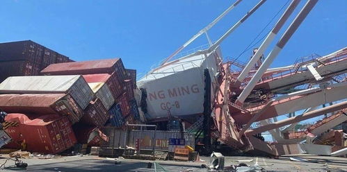 重大突发 东方海外集装箱船撞上码头，岸吊与集装箱受损严重
